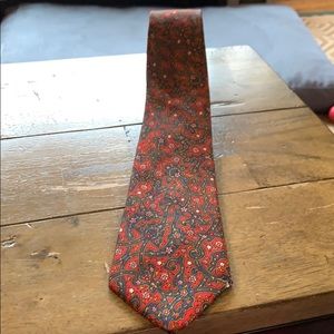 EUC Metropolitan Museum of Art Tie